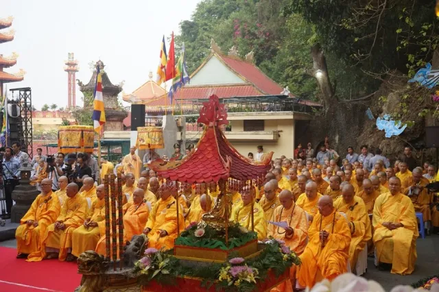 Lễ chùa Quán Thế Âm