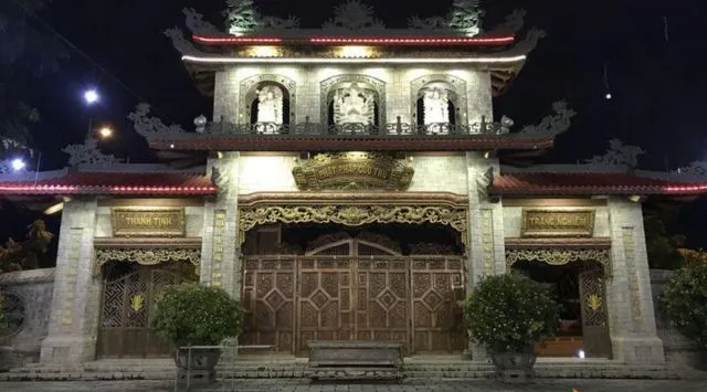 Cổng tam quan