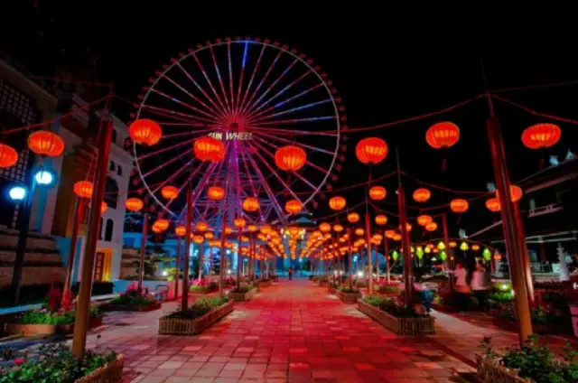 Phố đèn lồng